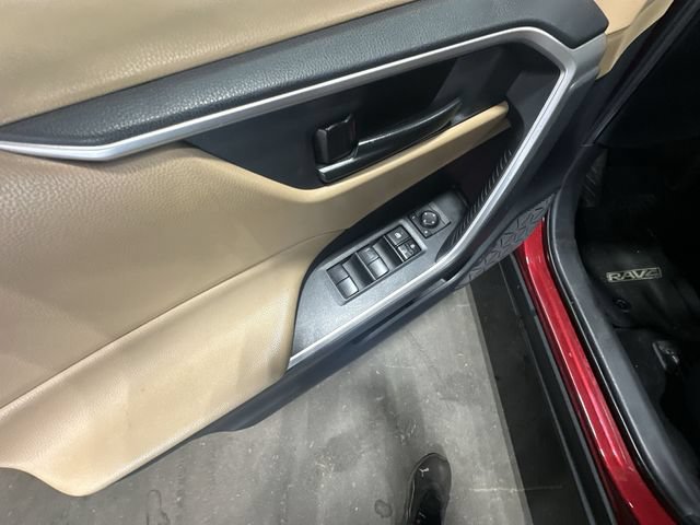 Used 2019 Toyota RAV4 LE w/ Carpet Mat Package FWD image 19