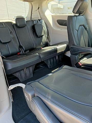 Used 2023 Chrysler Pacifica Touring-L FWD image 9
