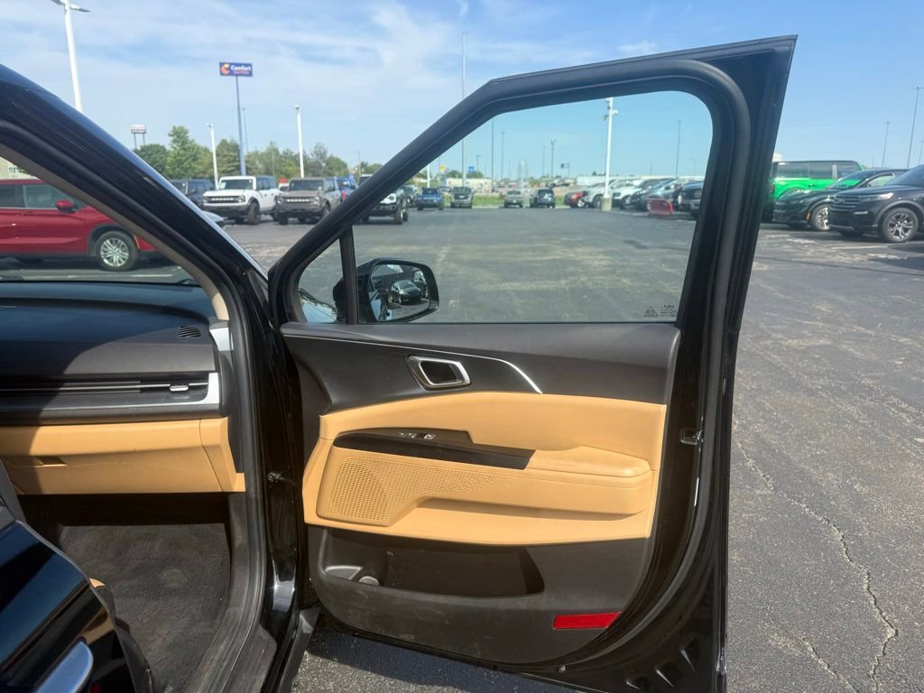 Used 2024 Kia Carnival LX FWD image 52