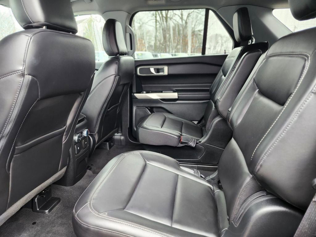 Certified 2022 Ford Explorer XLT w/ Equipment Group 202A image 16