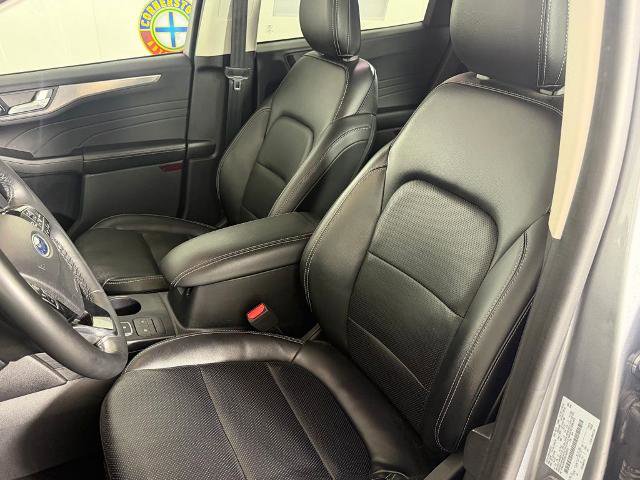 Certified 2022 Ford Escape Titanium AWD/4WD image 9