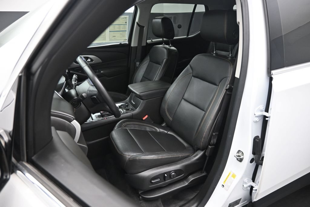 Used 2020 Chevrolet Traverse LT w/ LT Premium Package FWD image 9