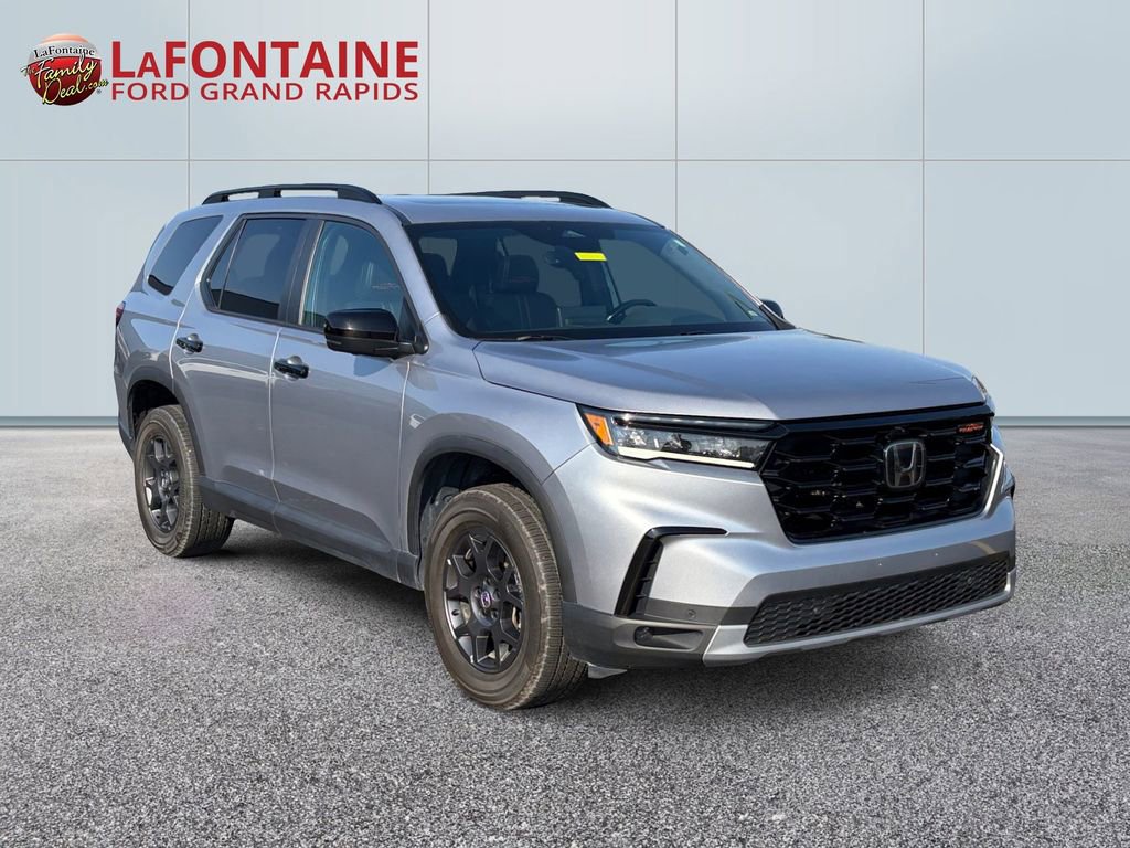 Used 2023 Honda Pilot TrailSport image 3