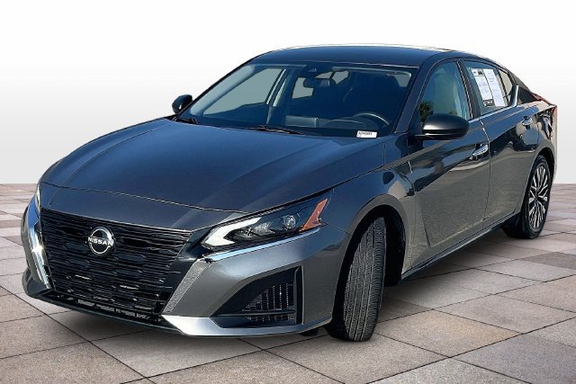 Used 2025 Nissan Altima 2.5 SV FWD image 13