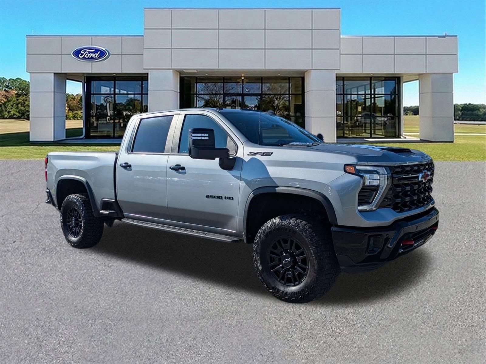 Used 2025 Chevrolet Silverado 2500 ZR2 w/ Technology Package AWD/4WD image 2