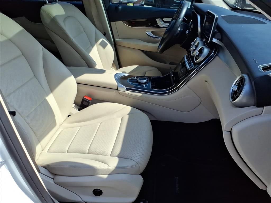 Used 2019 Mercedes-Benz GLC 300 4MATIC image 6