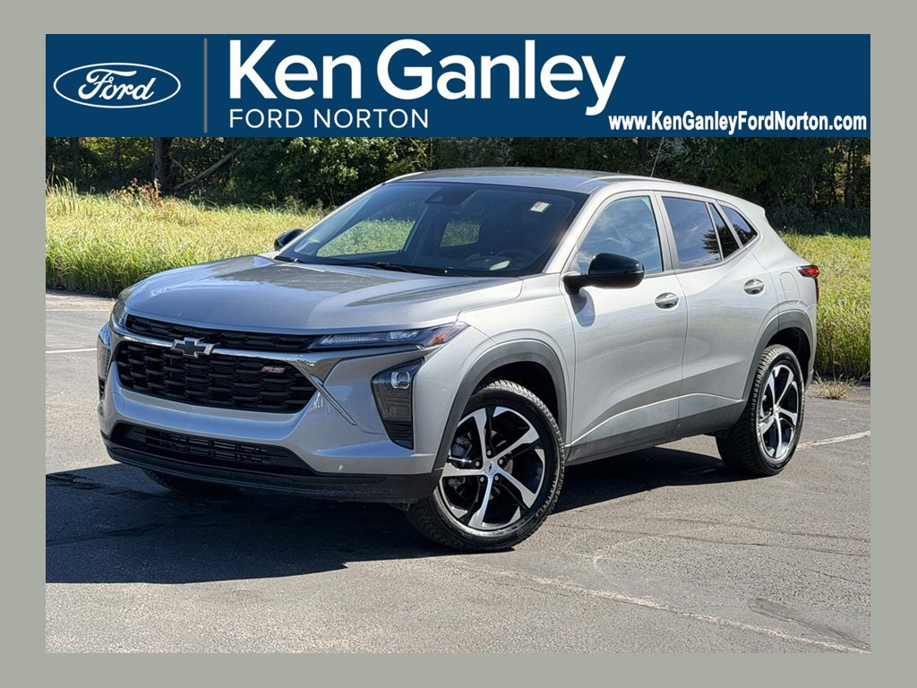 Used 2025 Chevrolet Trax RS FWD image 1