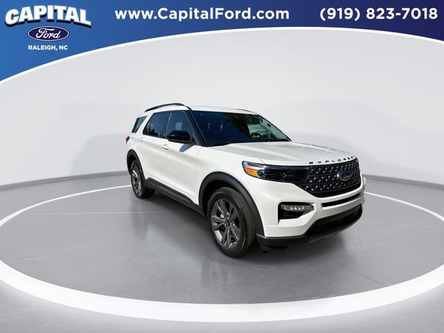 Certified 2023 Ford Explorer XLT w/ Equipment Group 202A AWD/4WD image 2