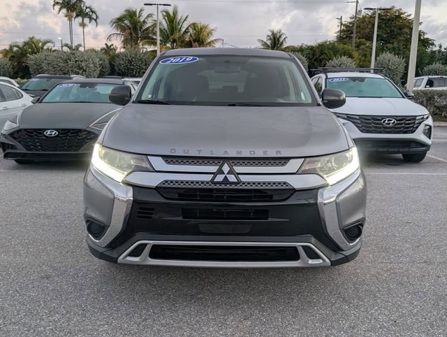 Used 2019 Mitsubishi Outlander ES image 2