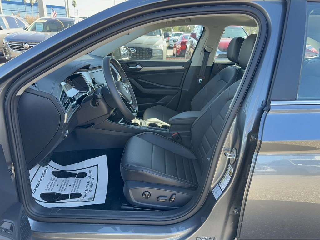 Used 2021 Volkswagen Jetta SE image 13