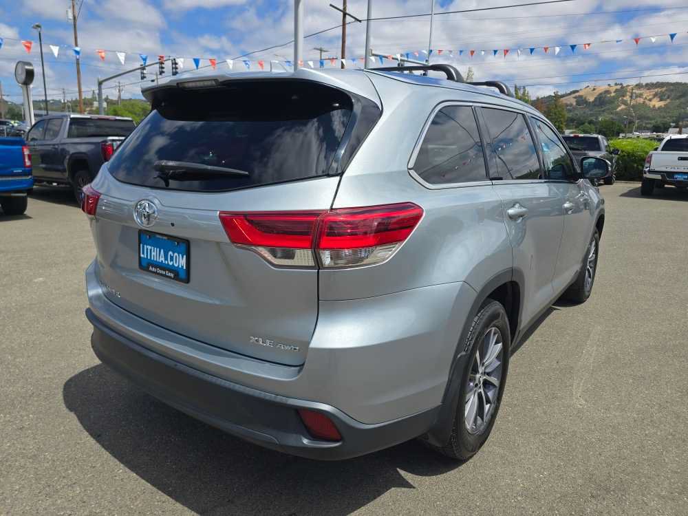 Used 2019 Toyota Highlander XLE AWD/4WD image 5