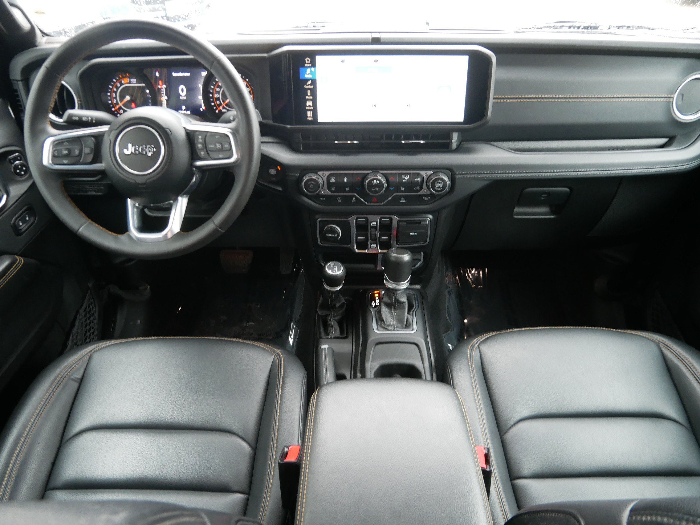 Used 2024 Jeep Wrangler Unlimited Sahara AWD/4WD image 7