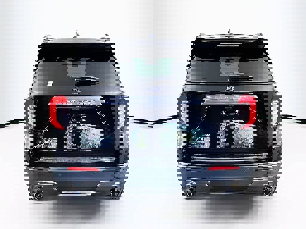 Certified 2022 Ford Explorer XLT w/ Equipment Group 202A image 4