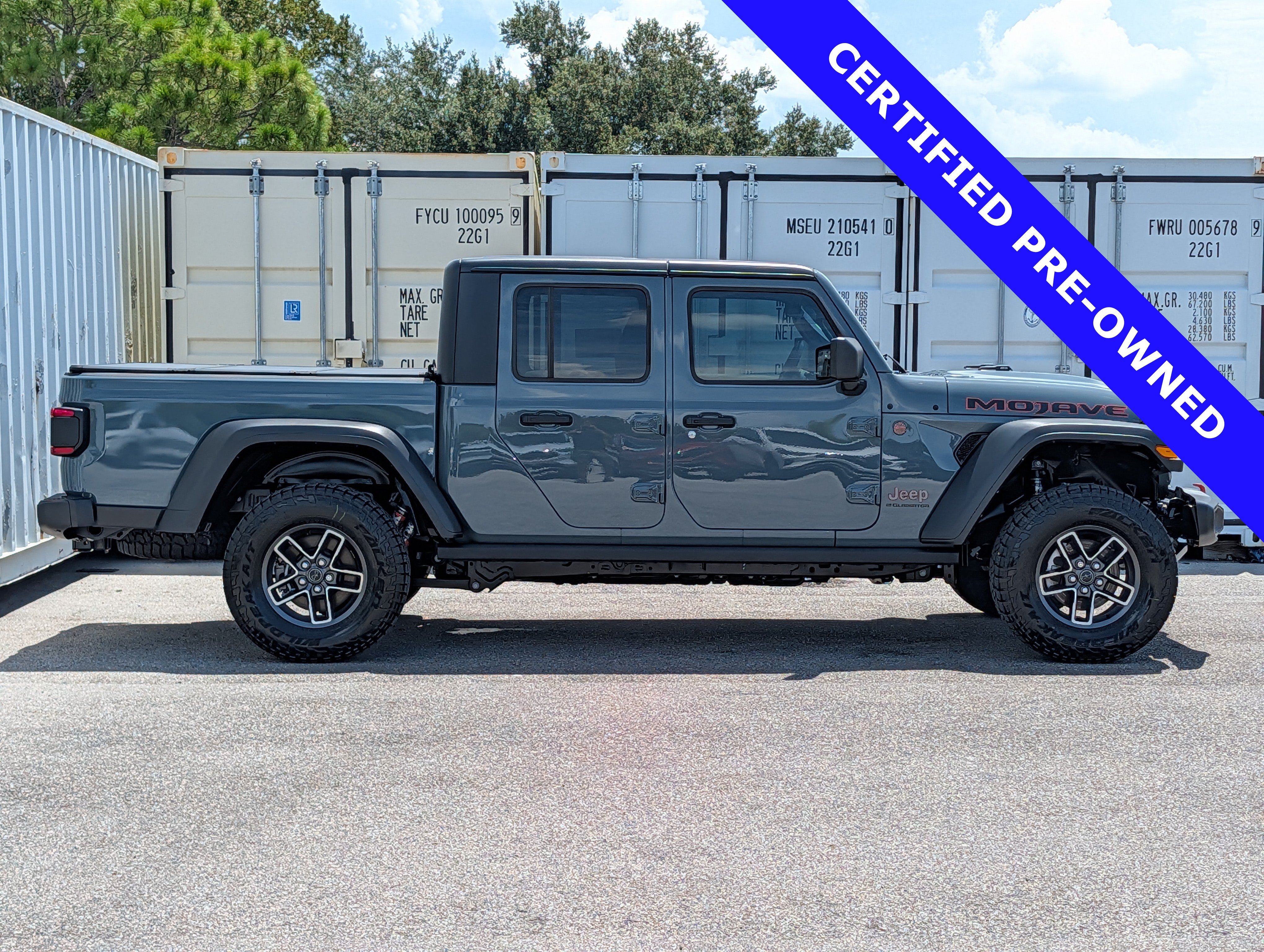 Used 2025 Jeep Gladiator Mojave w/ Convenience Group AWD/4WD image 4