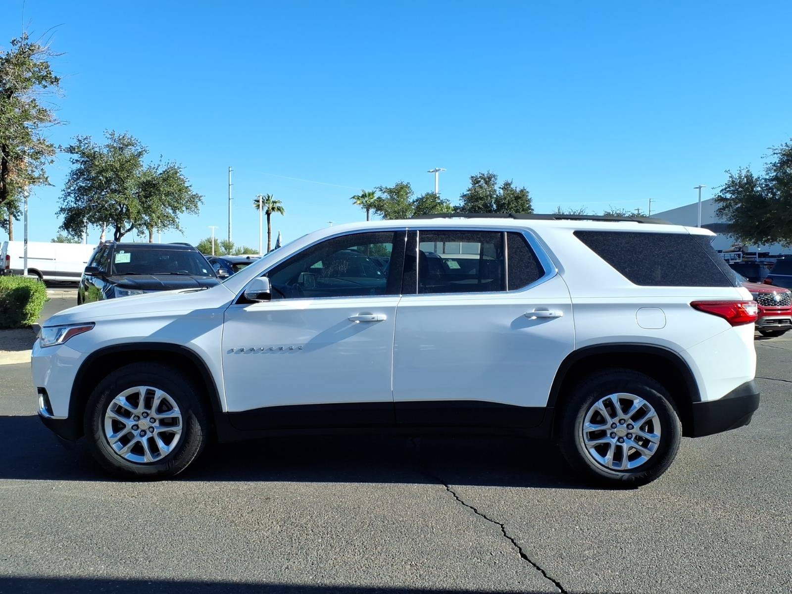 Used 2020 Chevrolet Traverse LT FWD image 2