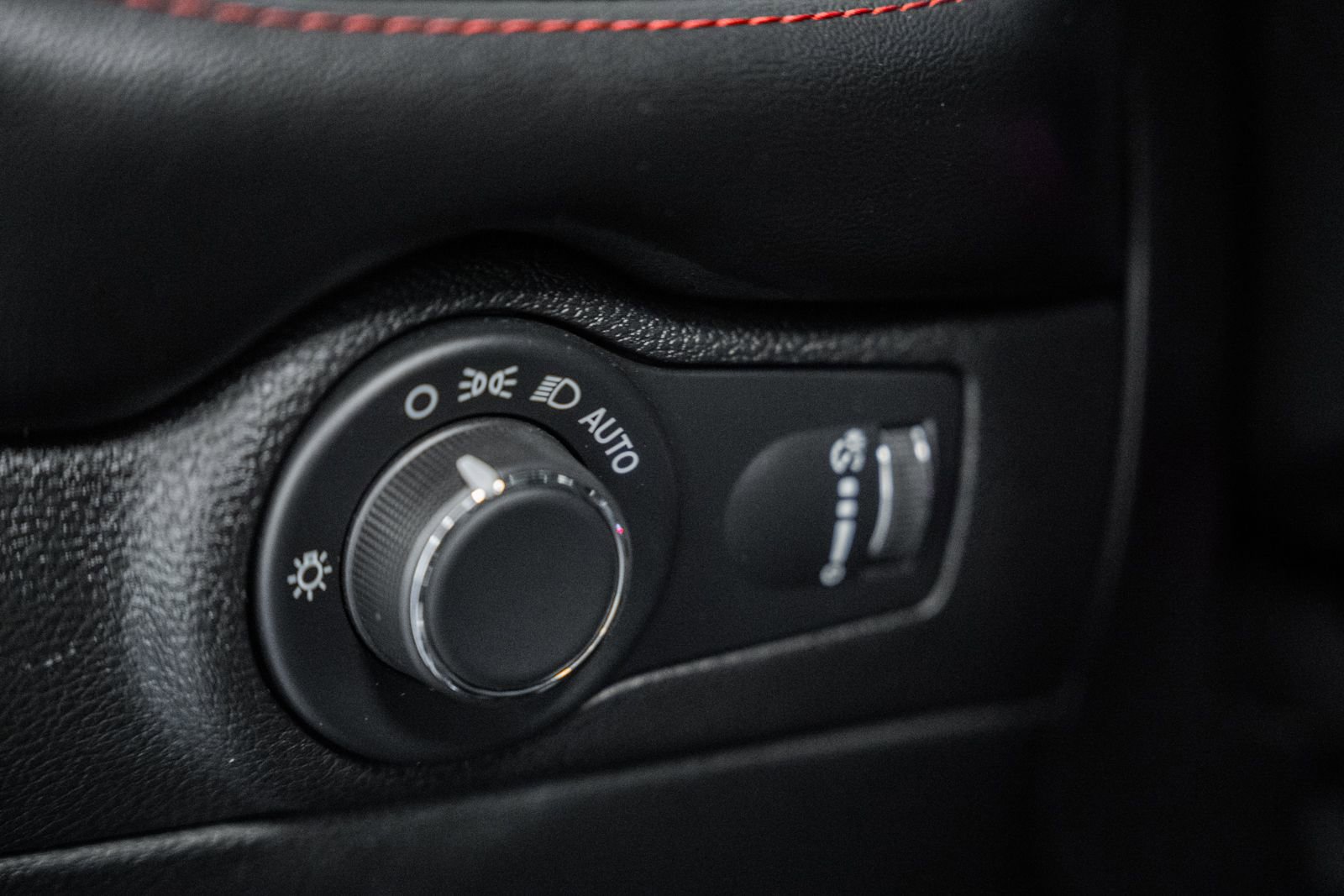 Used 2025 Dodge Durango GT AWD/4WD image 45
