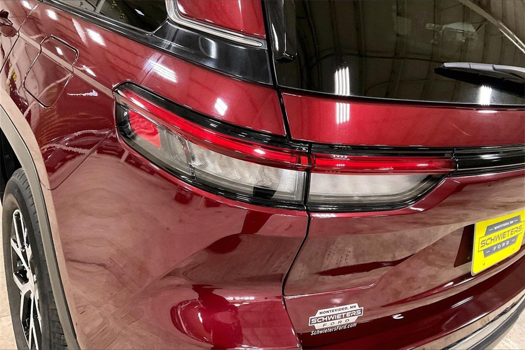 Used 2024 Jeep Grand Cherokee Limited image 27