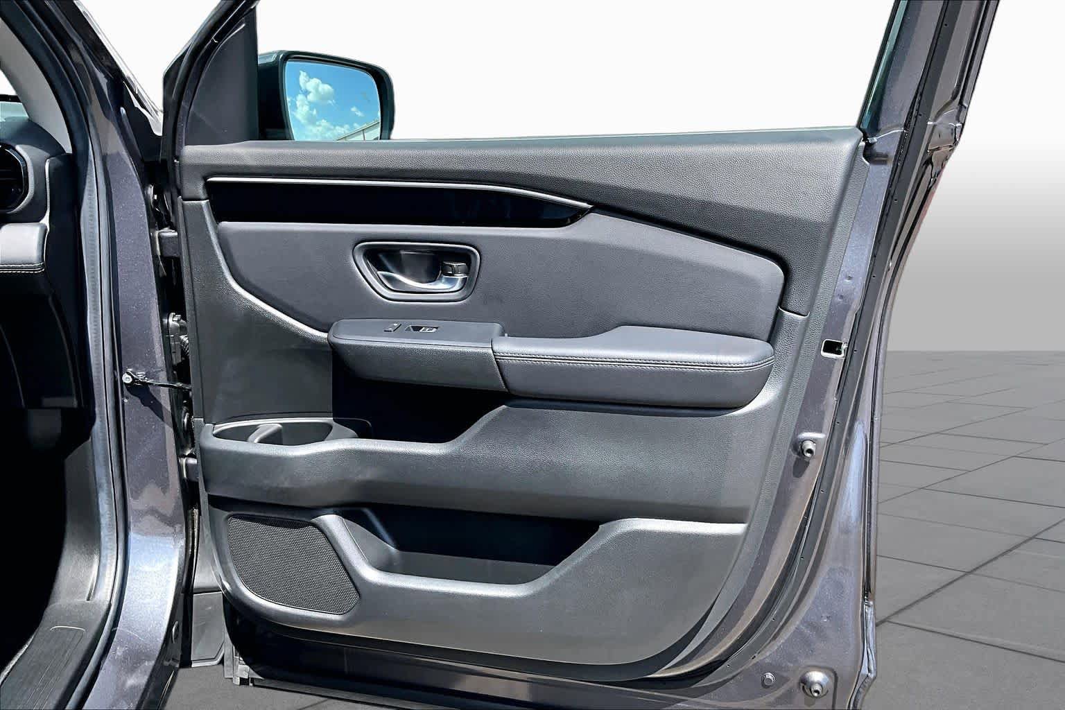 Used 2025 Honda Pilot EX-L image 23