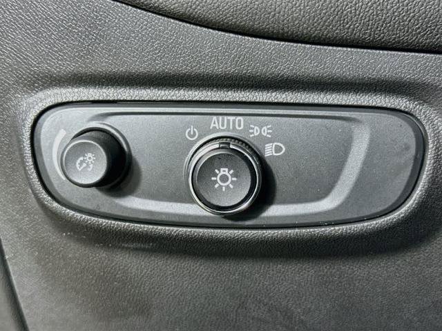Used 2022 Chevrolet Equinox RS w/ RS Leather Package FWD image 27