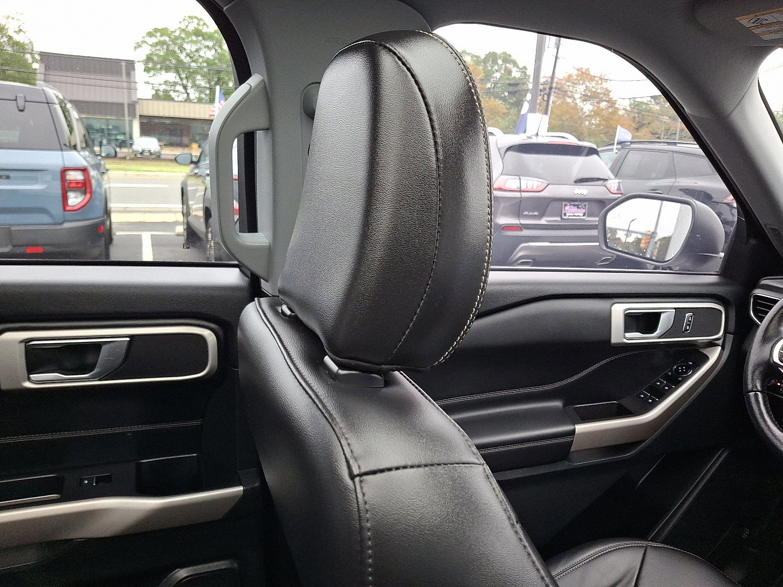 Certified 2023 Ford Explorer XLT w/ Equipment Group 202A image 13