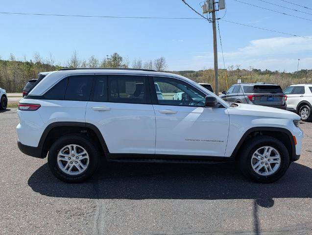 Used 2023 Jeep Grand Cherokee Laredo AWD/4WD image 4