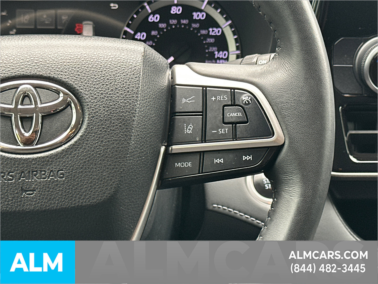 Used 2024 Toyota Highlander LE AWD/4WD image 30
