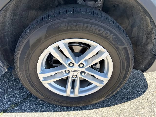 Certified 2024 Ford Explorer XLT w/ Equipment Group 202A AWD/4WD image 4