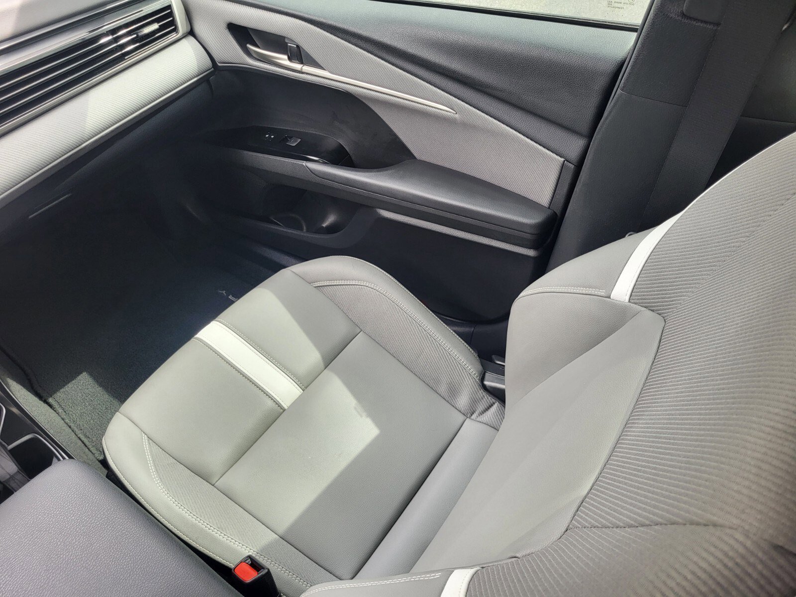 Used 2025 Toyota Camry SE w/ Convenience Package image 16