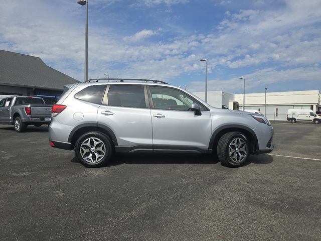 Used 2022 Subaru Forester Premium AWD/4WD image 18