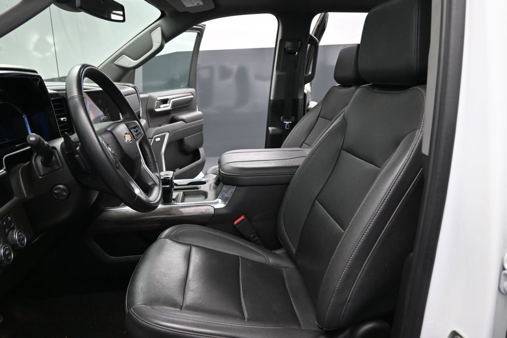 Used 2023 Chevrolet Silverado 1500 LTZ w/ LTZ Convenience Package II AWD/4WD image 9
