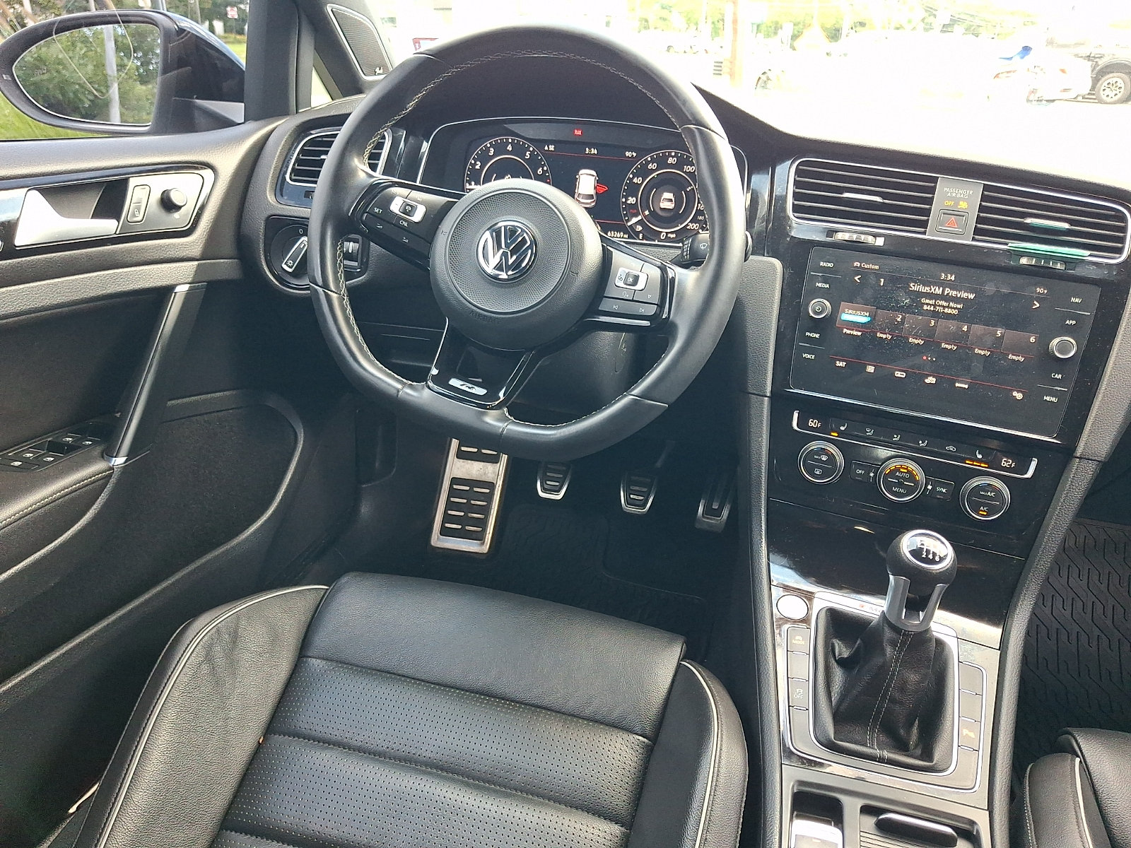 Used 2018 Volkswagen Golf R 4-Door AWD/4WD image 14