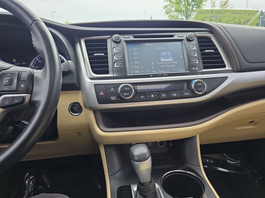 Used 2018 Toyota Highlander XLE w/ Carpet Mat Package (TMS) FWD image 25