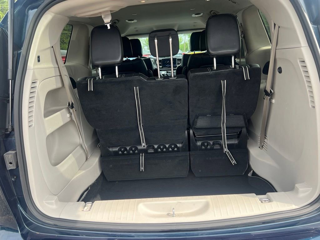 Used 2023 Chrysler Pacifica Touring-L FWD image 38