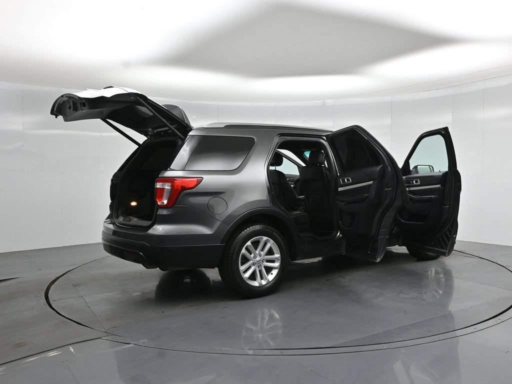 Certified 2017 Ford Explorer XLT w/ Equipment Group 202A FWD image 6