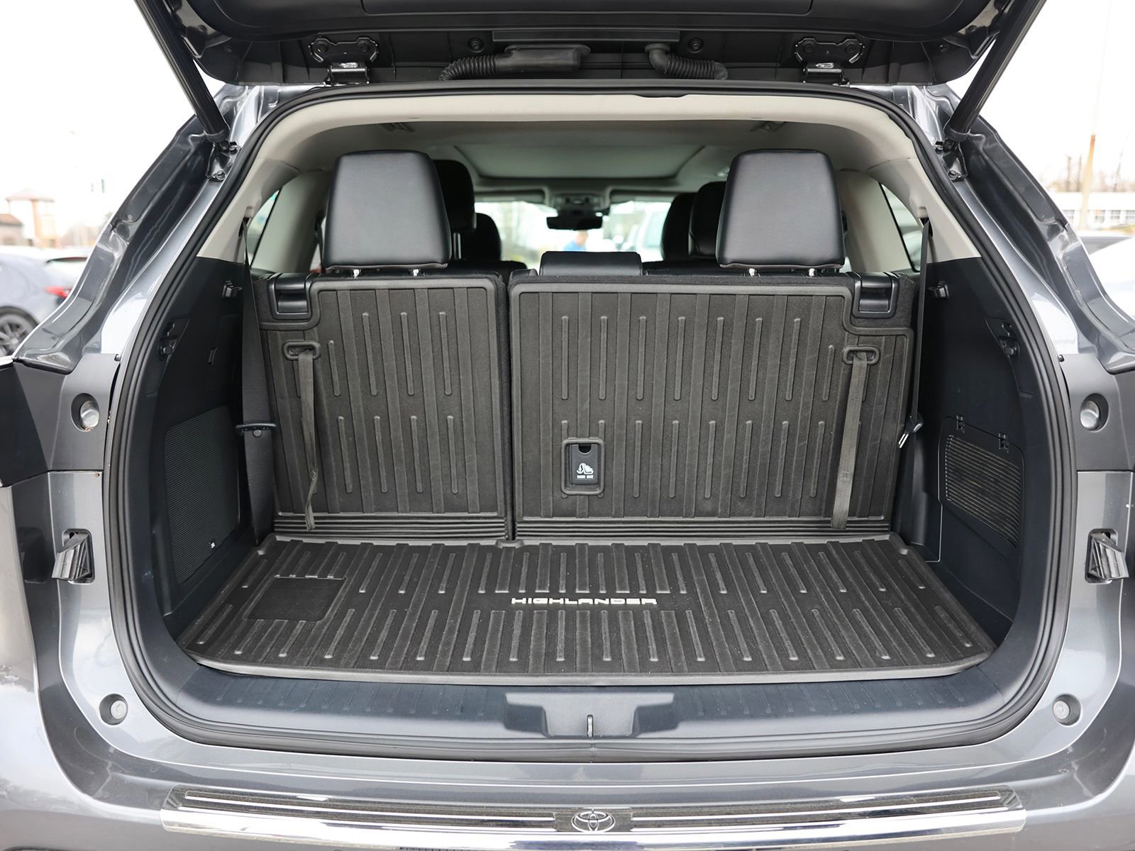 Used 2023 Toyota Highlander Platinum AWD/4WD image 14