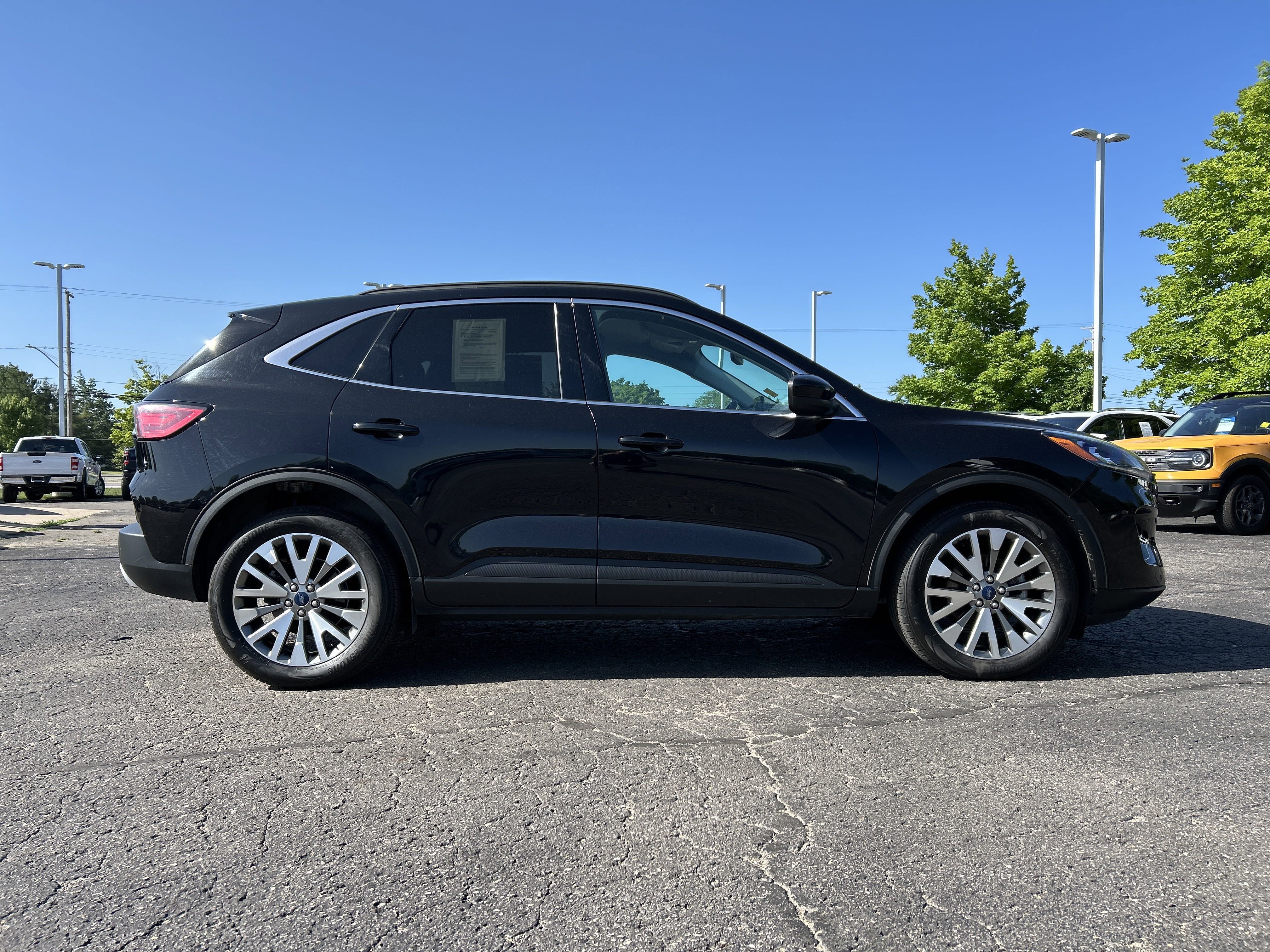 Certified 2022 Ford Escape Titanium image 2