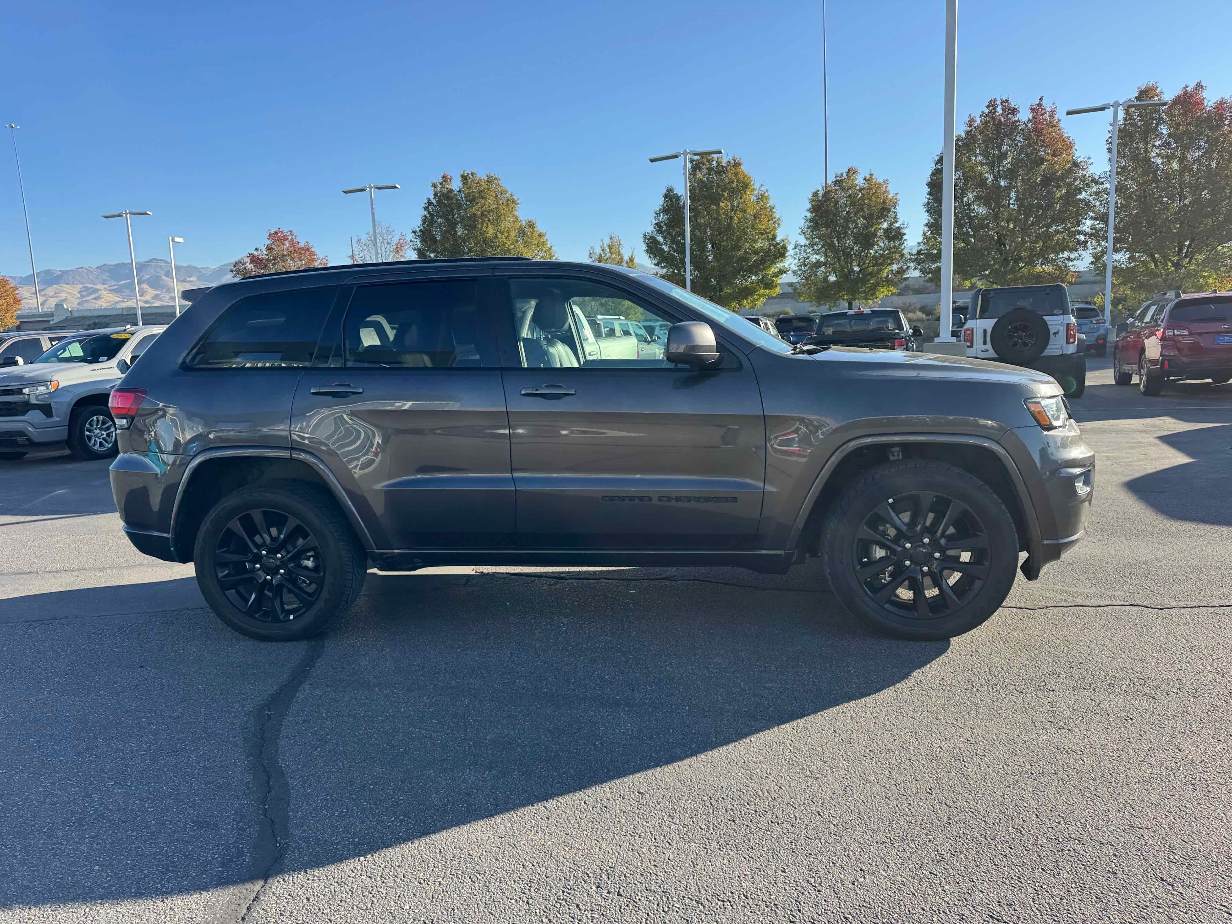Used 2021 Jeep Grand Cherokee Laredo X image 7