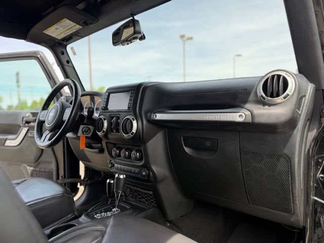 Used 2018 Jeep Wrangler Unlimited Sahara AWD/4WD image 15