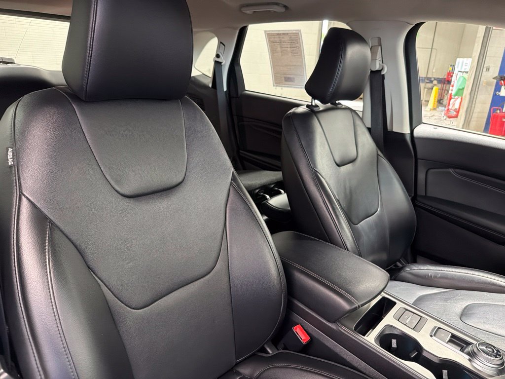 Certified 2022 Ford Edge Titanium AWD/4WD image 9