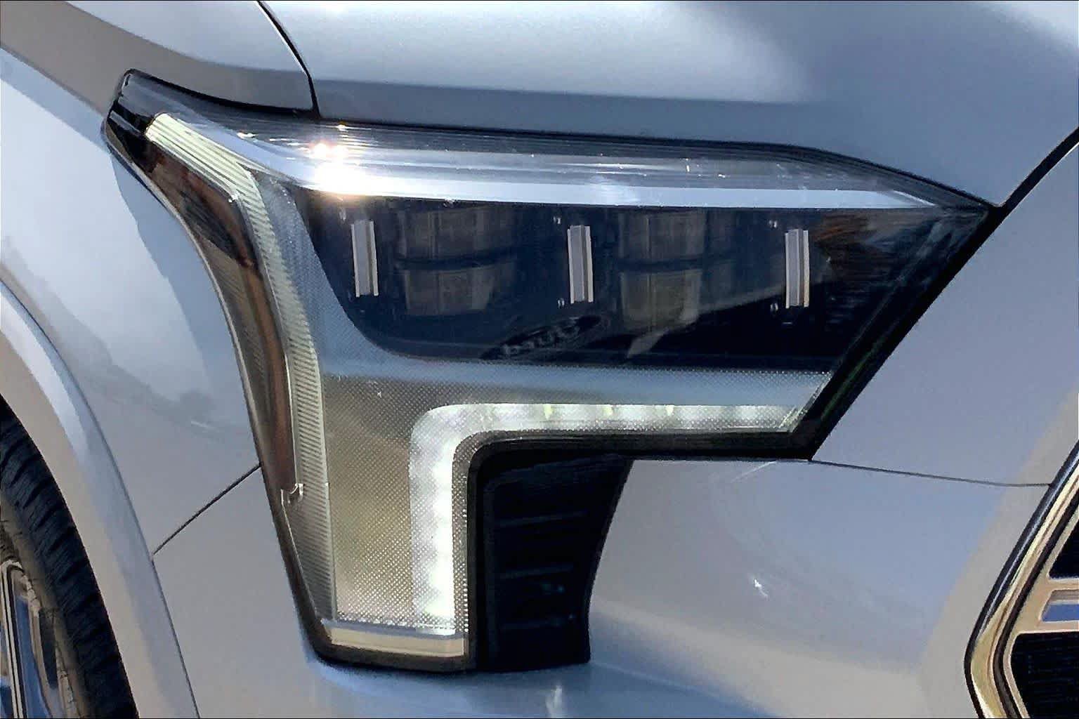 Used 2024 Toyota Sequoia Capstone AWD/4WD image 28