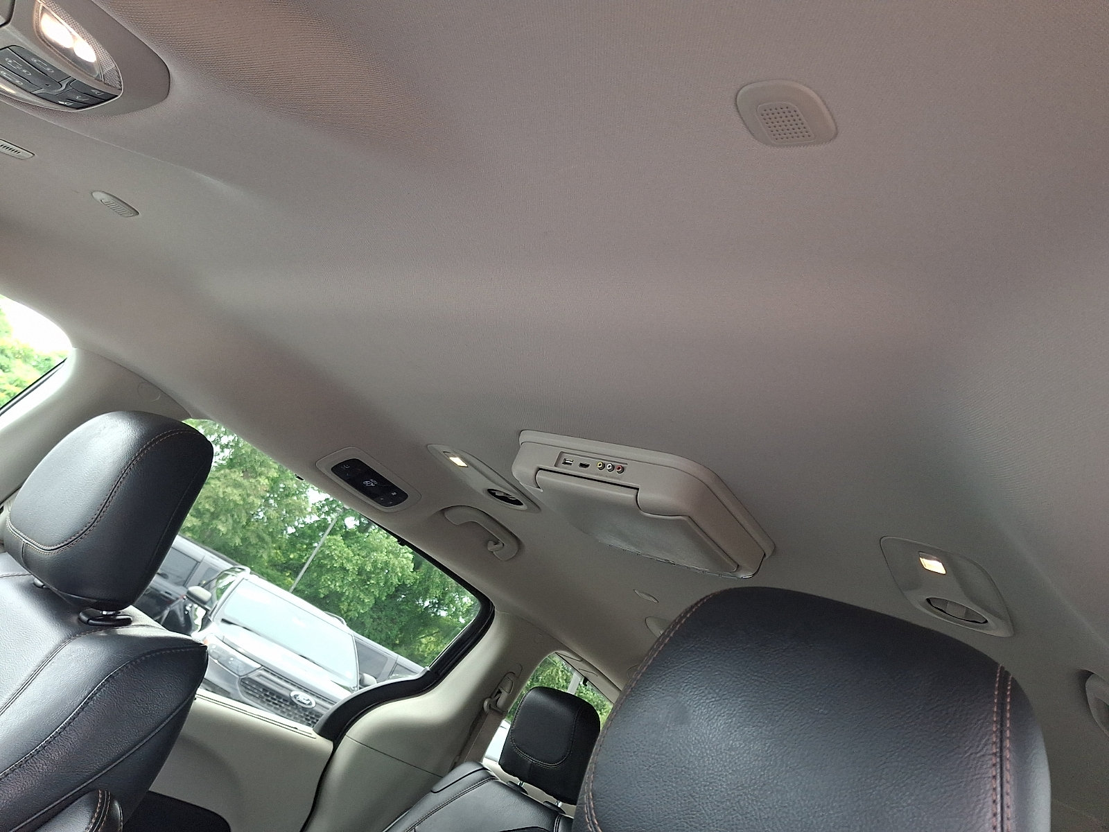 Used 2019 Chrysler Pacifica Touring-L FWD image 21