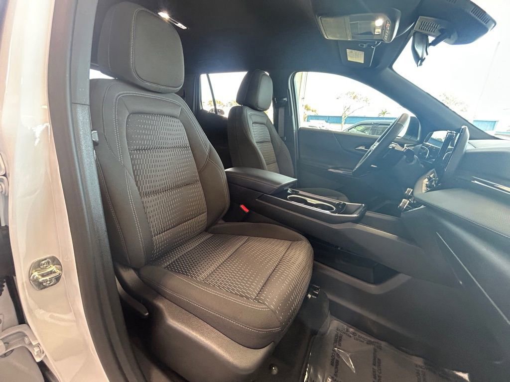 Used 2025 Chevrolet Equinox LT image 28