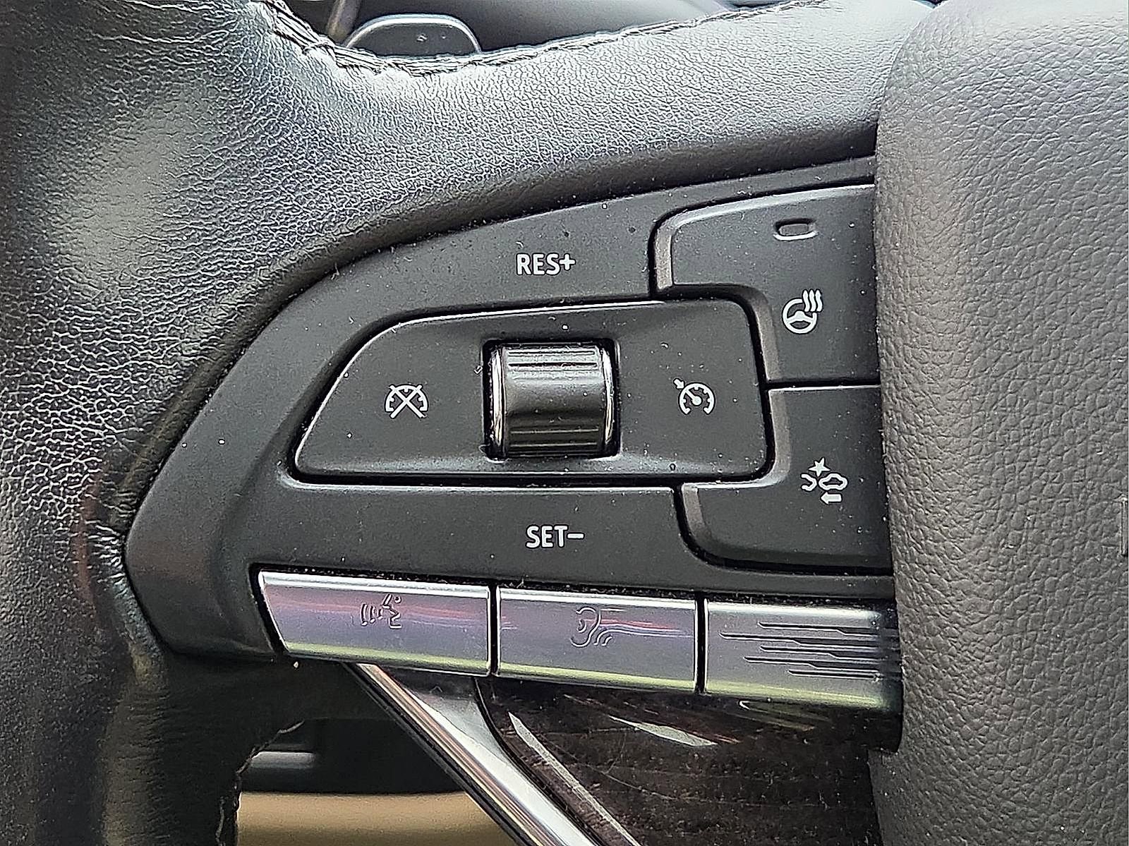 Used 2021 Cadillac Escalade Premium Luxury w/ Driver Assist Tech Package AWD/4WD image 20