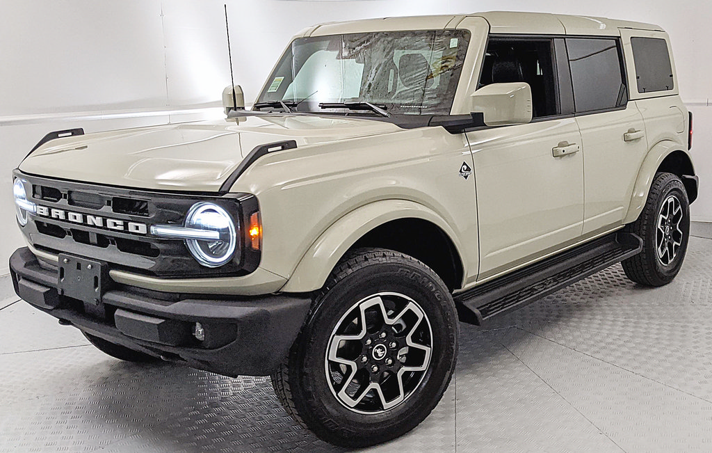 Certified 2025 Ford Bronco Outer Banks AWD/4WD image 6