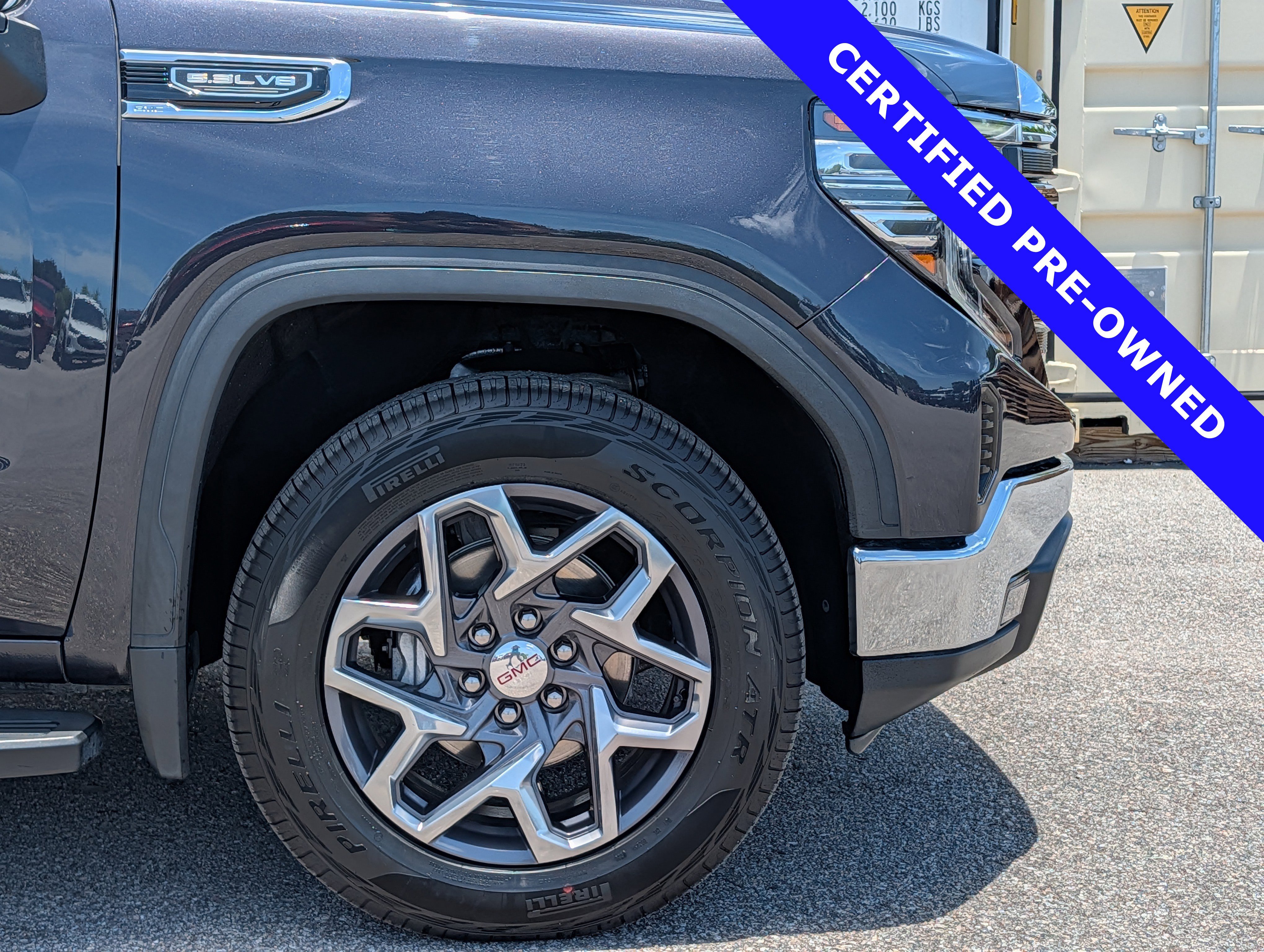 Used 2023 GMC Sierra 1500 SLT w/ SLT Premium Package AWD/4WD image 11