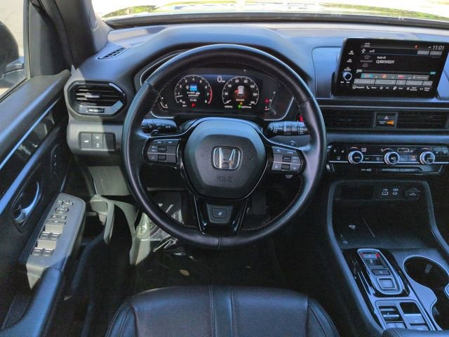 Used 2025 Honda Pilot Black Edition image 16
