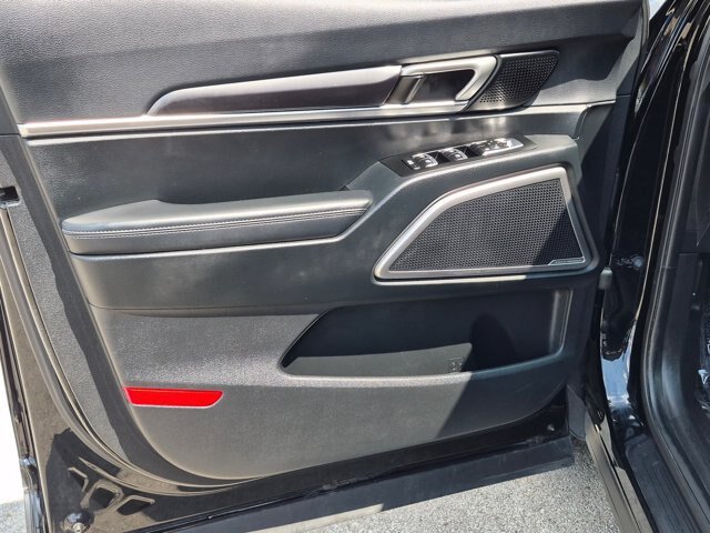 Used 2025 Kia Telluride S FWD image 13