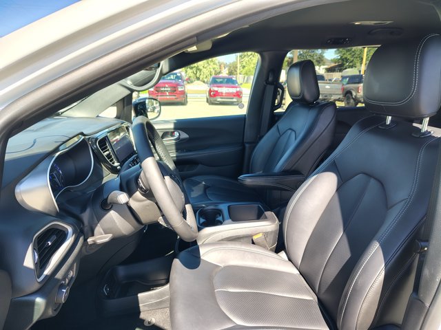 Used 2025 Chrysler Pacifica Select FWD image 11