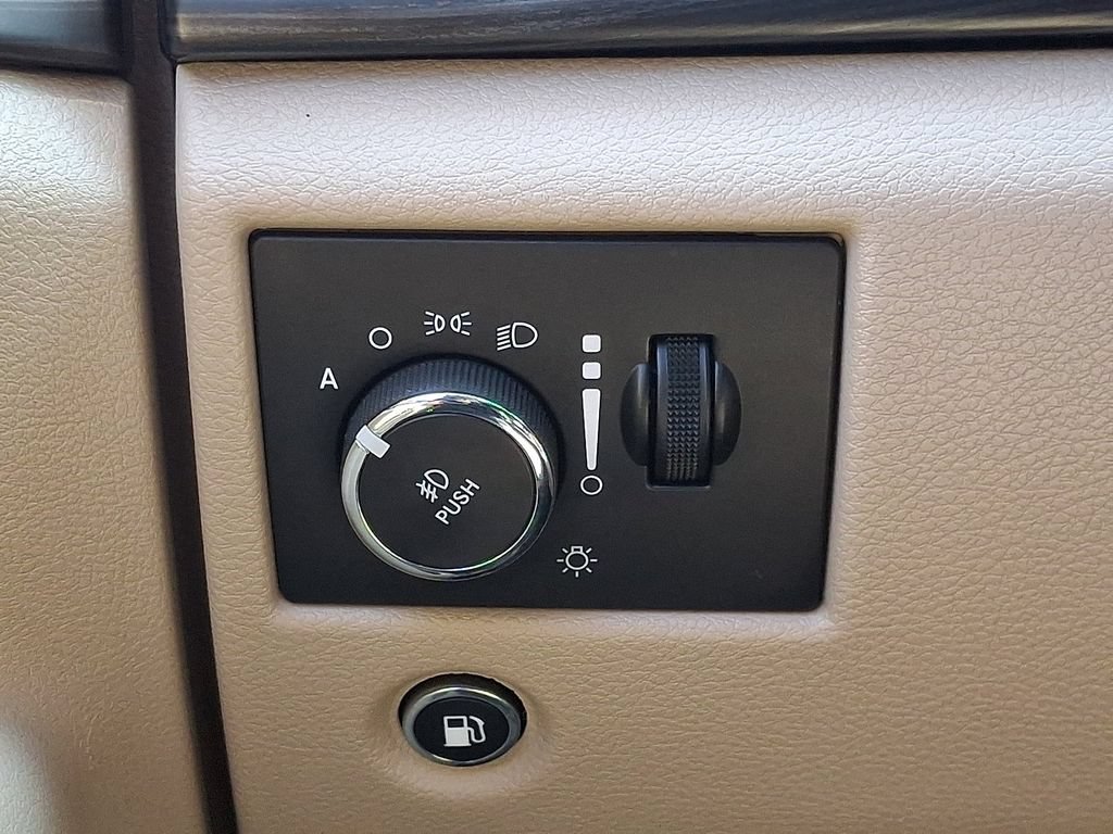 Used 2019 Jeep Grand Cherokee Laredo AWD/4WD image 24