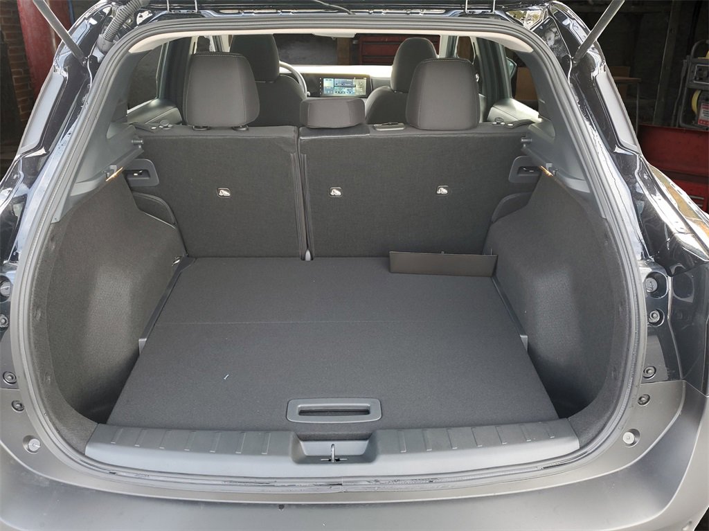 Used 2025 Nissan Kicks SV image 7